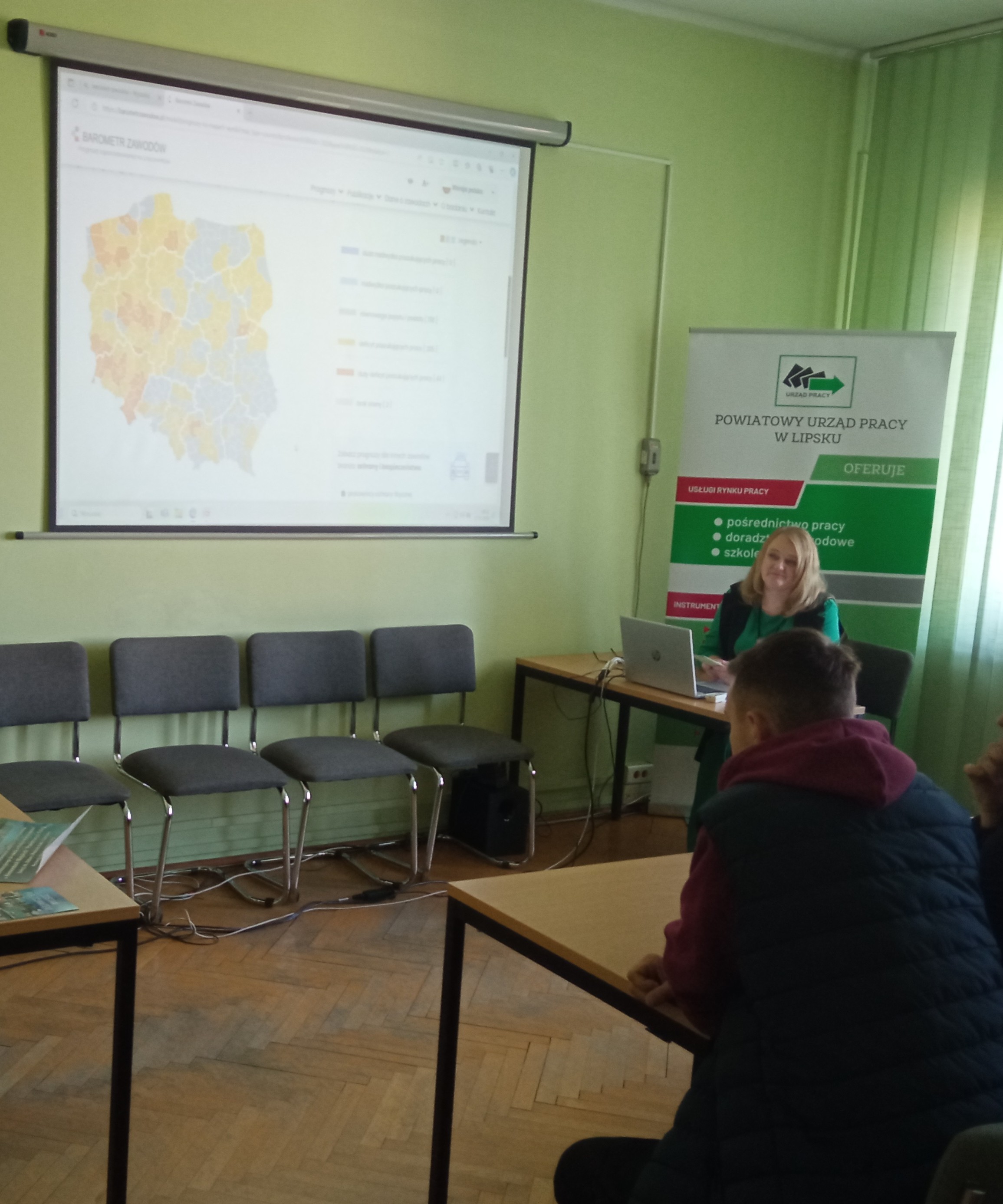 Spotkanie informacyjne - Anna Gozdur Doradca zawodowy i uczestnicy spotkania.
