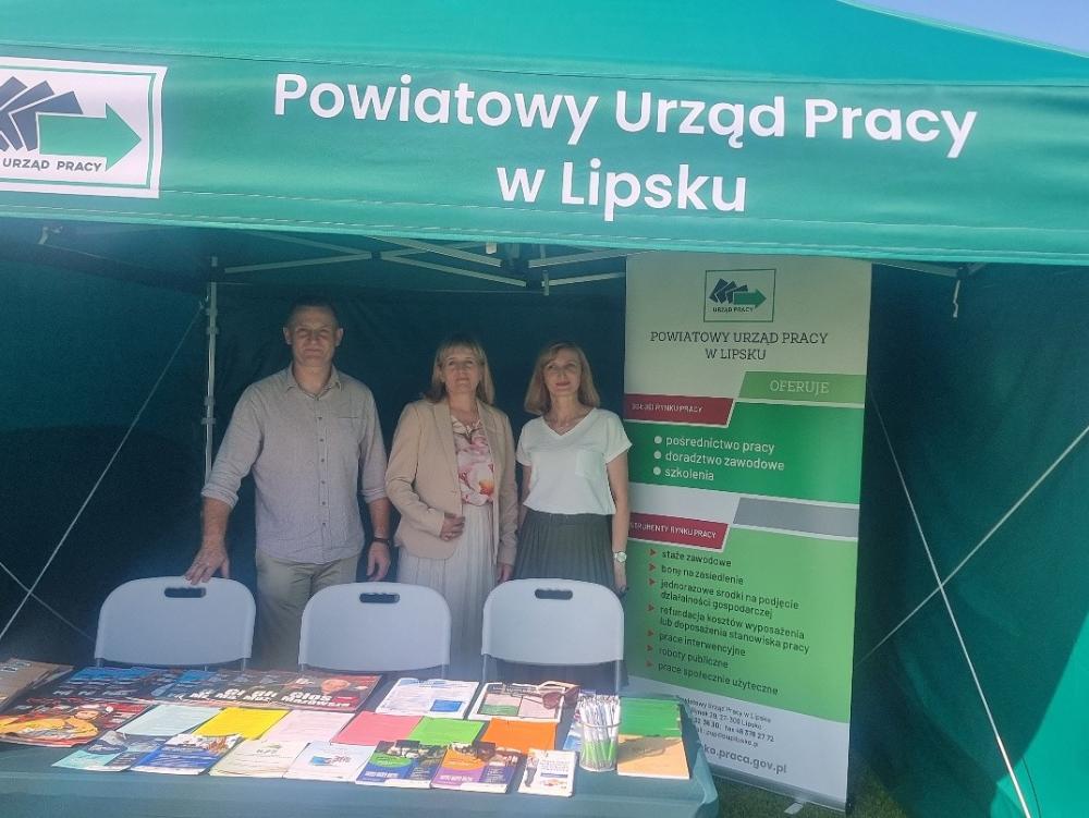Zdjęcie przedstawia pracowników Powiatowego Urzędu Pracy w Lipsku na „Dniach Lipska”