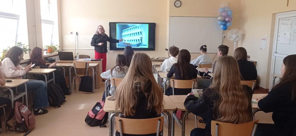 Zdjęcie przedstawia uczestników spotkania.